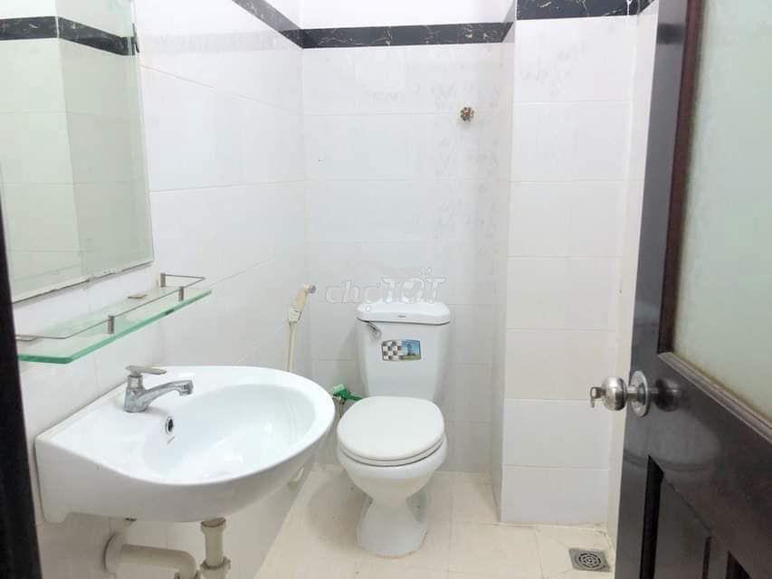 Cho thuê phòng thoáng mát sạch sẽ có cửa sổ, gần công viên - 3