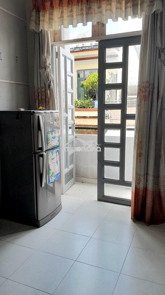 Phòng cho thuê, gần q.10 có máy lạnh tủ lạnh, ban công cửa sổ mát mẻ - 3