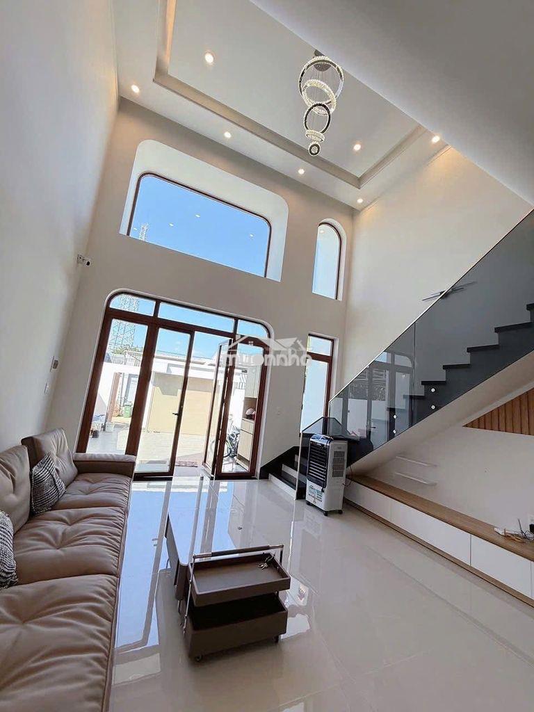 Bán nhà đẹp gần ngã tư hvc-bnt, tặng nội thất, có sân ô tô - đường 6m