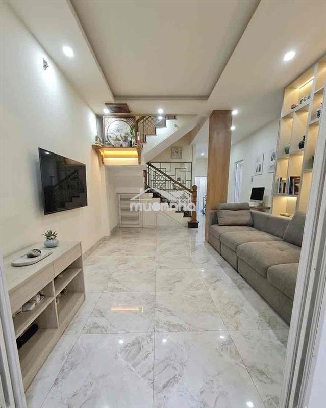 Gần 50m2 giáp q1 - chỉ cách 10m ra mặt tiền đường , khu dân trí cao