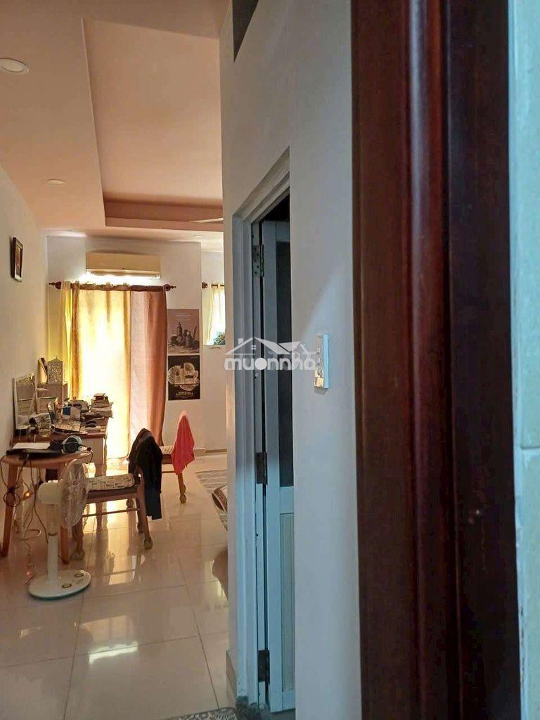 Nhà 2 lầu sân thượng 4pn 5wc full nội thất, hẻm xe hơi