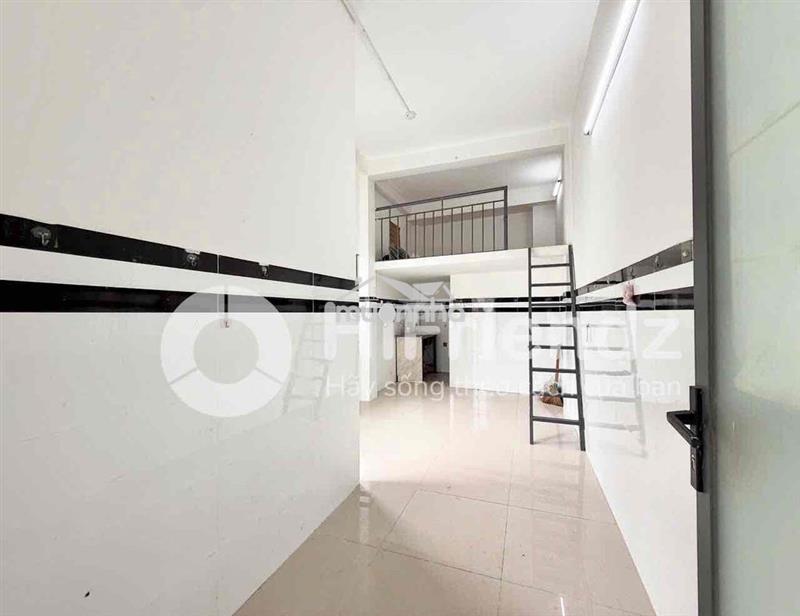 Cho thuê phòng gác cao có ban công, cửa sổ trời - gần ngã 4 bốn xã