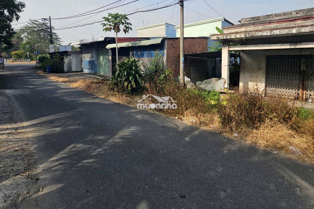 Bán nhà ngay tân thông hội, dt 210m2, full thổ, giá: 630 triệu, shr - 3