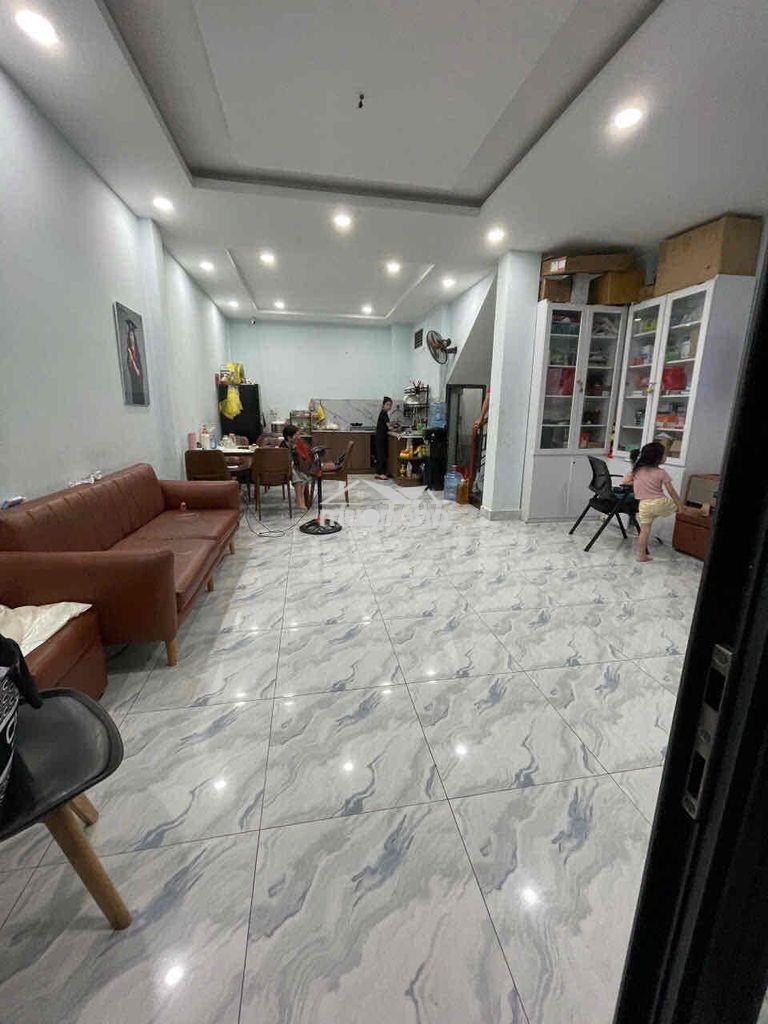 Nhà bán 5,3m x 10m gần mặt tiền vuông vức hiếm có