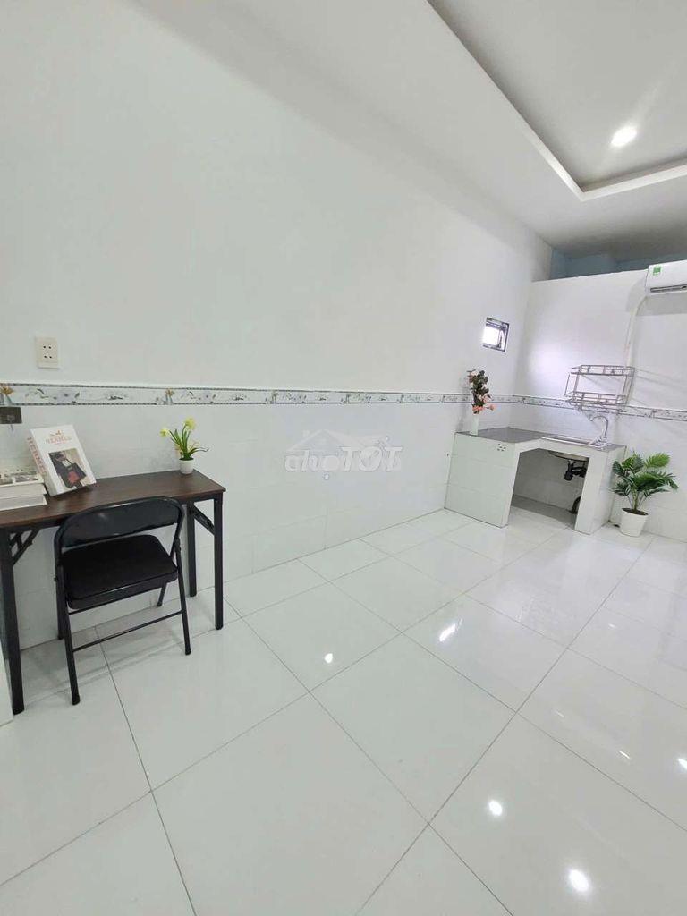 Phòng máy lạnh ngay chợ, cầu tham lương - 2
