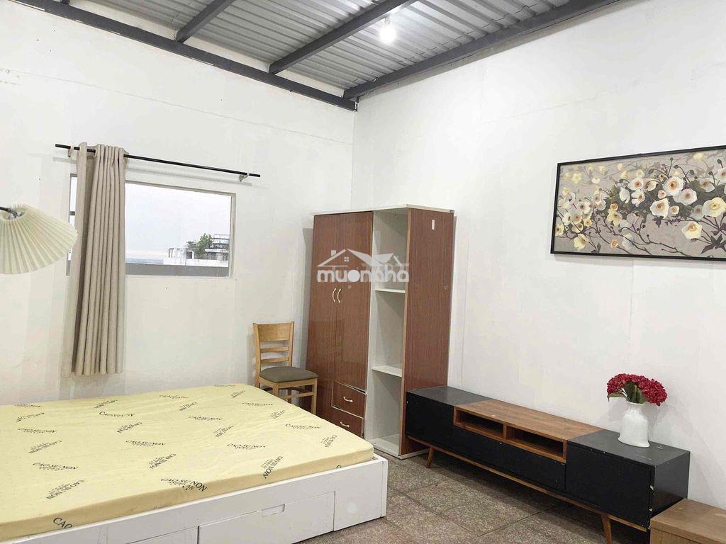 Phòng ban công ntcb không máy lạnh giá rẻ chỉ có một phòng - 4