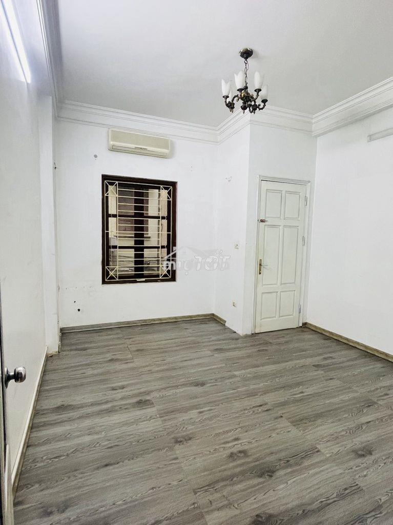 Nhà cho thuê ngõ 143 trung kính, dt 50m2 x 3 tầng 1 tum 