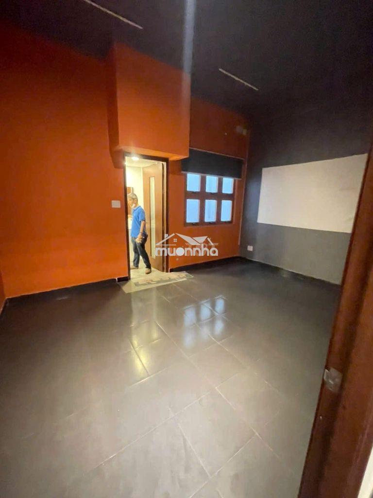 ✅✅Cho thuê nhà 2 lầu mặt tiền sầm uất sát ngã tư thủ đức - 4