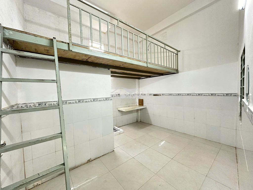 Cho thuê phòng trọ giá rẻ gác cao cực thoáng ở đình phong phú, quận 9 - 2