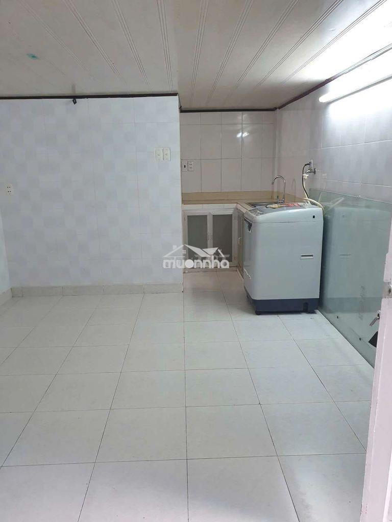 Nhà-nc-2pn-2wc-gia-7,5tr-tl-huynh văn bánh-p11-q.phú nhuận 