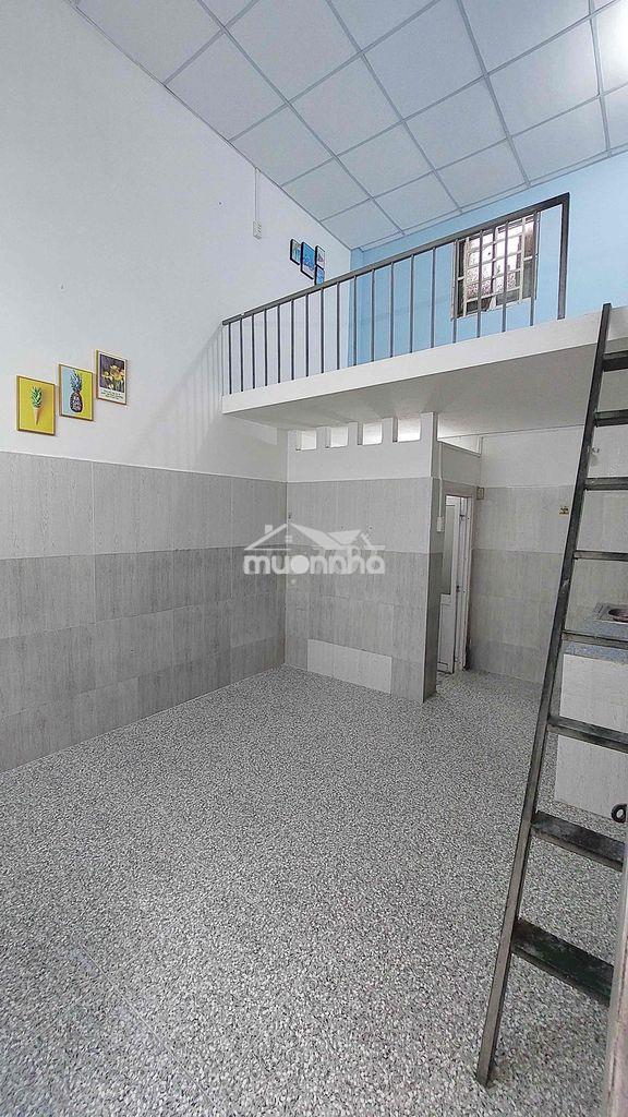 Ngã 4 thủ đức - có máy lạnh + máy giặt !!