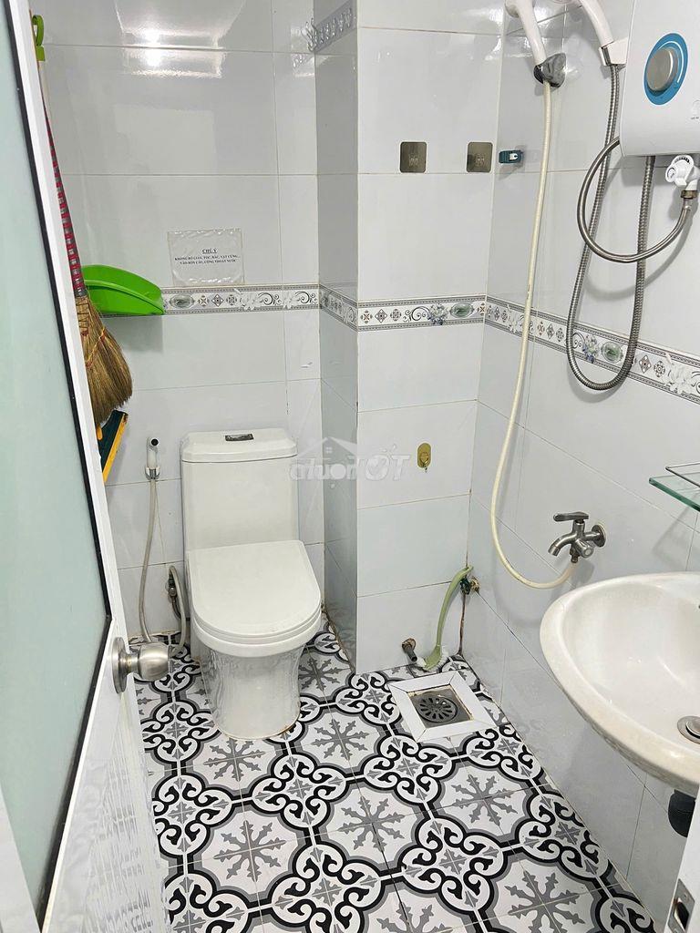 Phòng 1 người q10 giờ tự do máy giặt chung nội thất cơ bản - 4