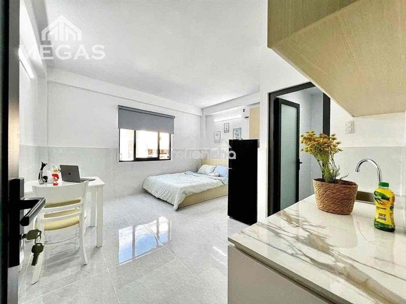 Cho thuê chdv 30m2 - thang máy full nội thất - quận 3 giáp q1