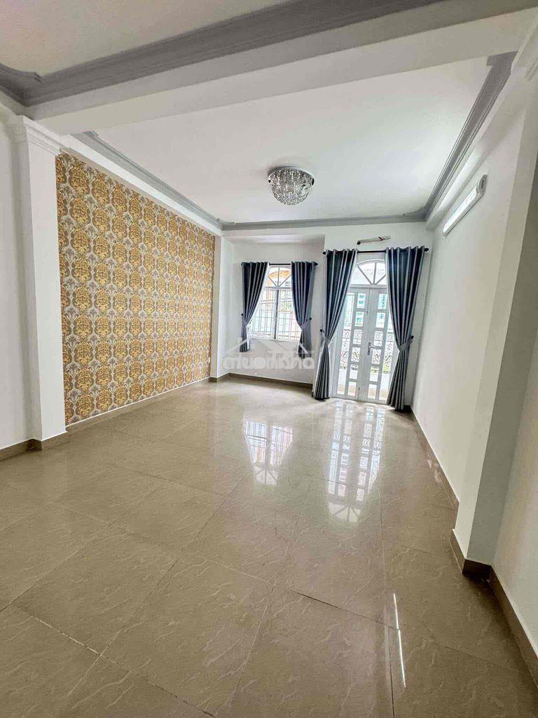 ➢Nhà đẹp thành thái q10 ➢ dt: 4,2x18 trệt , 3 lầu, 5 phòng , 6wc ➢ gi - 4