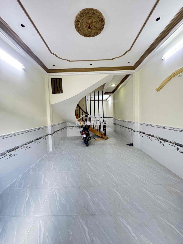 Nhà ở hoặc văn phòng, công ty . 1 trệt - 2 lầu. ngang 4,5m - dài 15m