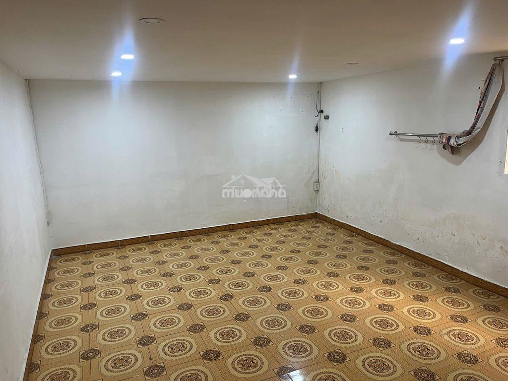 Cho thuê phòng 30m2, mặt tiền nguyễn tất thành quận 4 - 3