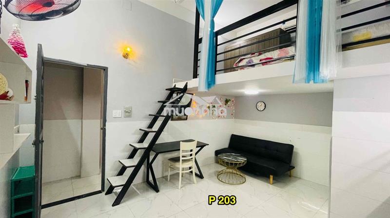 Phòng gác máy lạnh sạch thoáng - full nội thất - giờ tự do - xe free