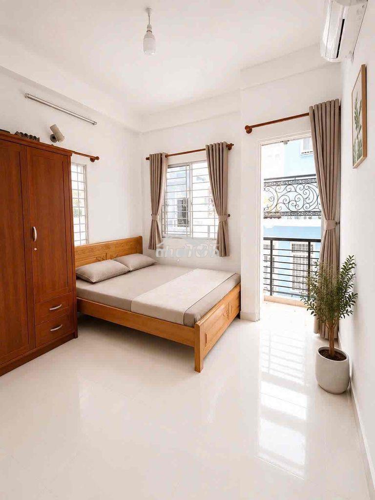 Phòng studio ban công ở 2-3 người ngay vx cống quỳnh, quận 1