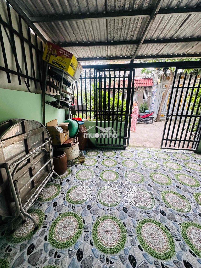Nhà nguyên căn _ trệt lầu _ 2pn_ hẻm xe hơi_ gần chợ apđ