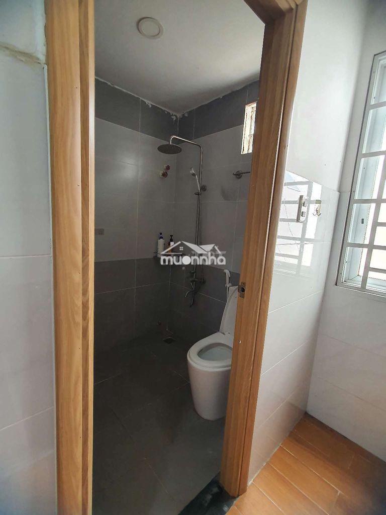 Vị trí trung tâm, máy lạnh, wc, bếp, tủ lạnh tiện nghi - 3
