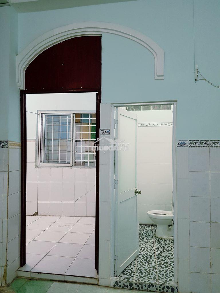 Phòng trống giờ giấc thoải mái không chung chủ