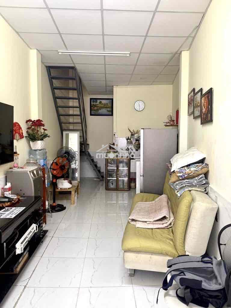 Bán nhà 2 tàng kế hẻm xe hơi, ngang 3.9m, đ.đoàn văn bơ,. - 2