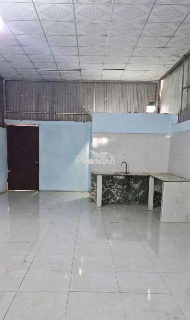 Cho thuê kho 586 5tr, dt 125mv, lộ 16m 10 tấn. - 4