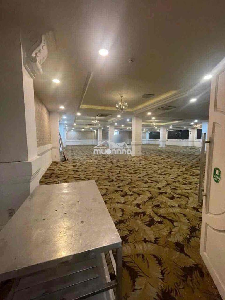Cho thuê tòa nhà 2.400m2 sàn trung tâm thủ dầu một - mặt tiền đường lớ - 3