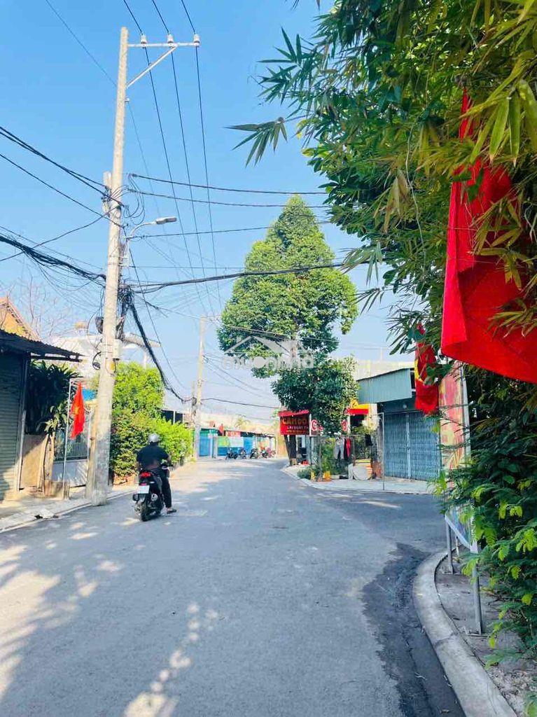 Cho thuê nhà nguyên căn mới 5x20 3 phòng  ngủ hẻm oto ngủ trong nhà