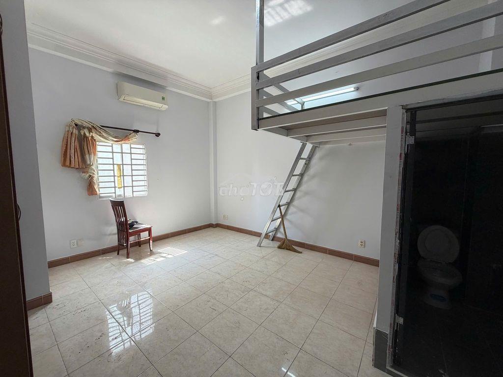 Cho thuê phòng sát bên emart phan huy ích giá chỉ 3triệu - 2