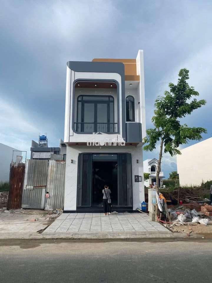 Hạ 200 triệu, bán gấp nhà lầu gần trung tâm tphcm, ngay bến xe miềntây