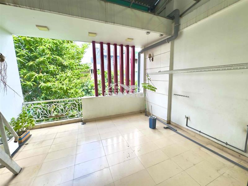 Cho thuê căn hộ 85m2 ban công, đường rộng, kdc an ninh