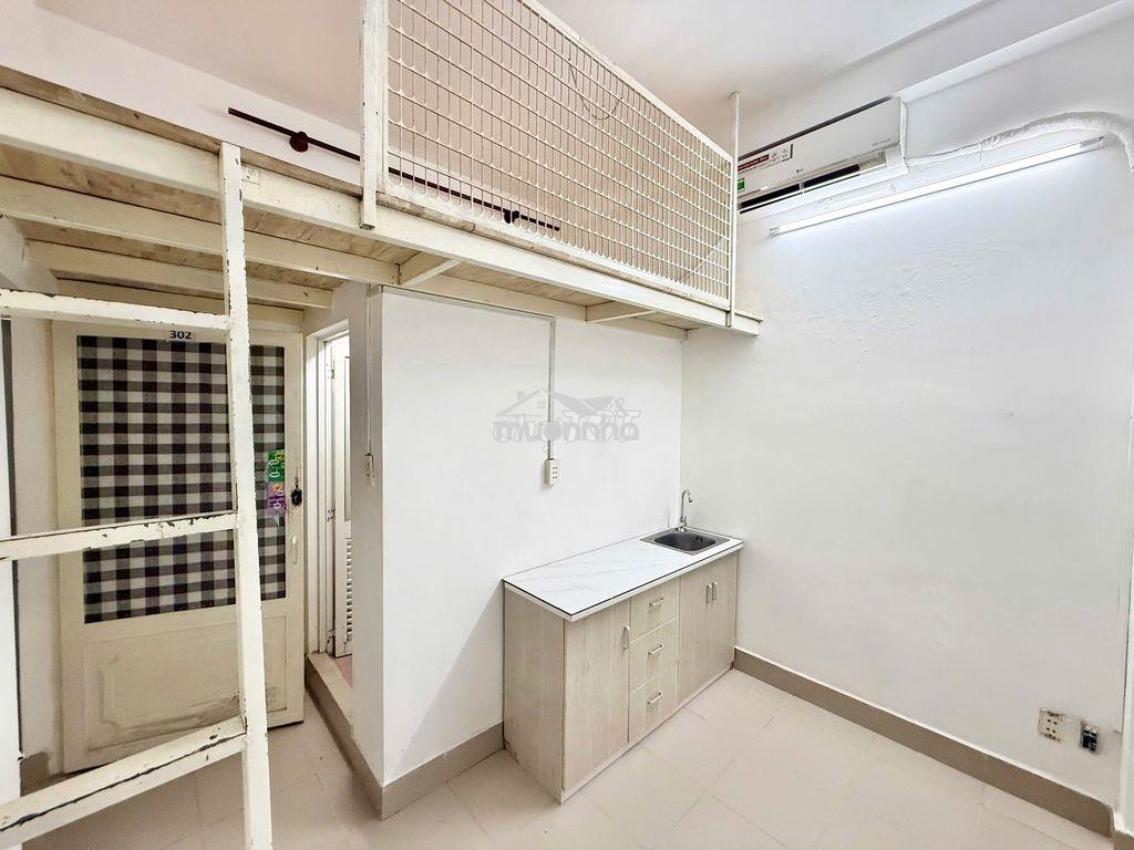 Phòng gác lửng, cửa sổ trời full nội thất. gần đầm sen giá chỉ 3tr - 2