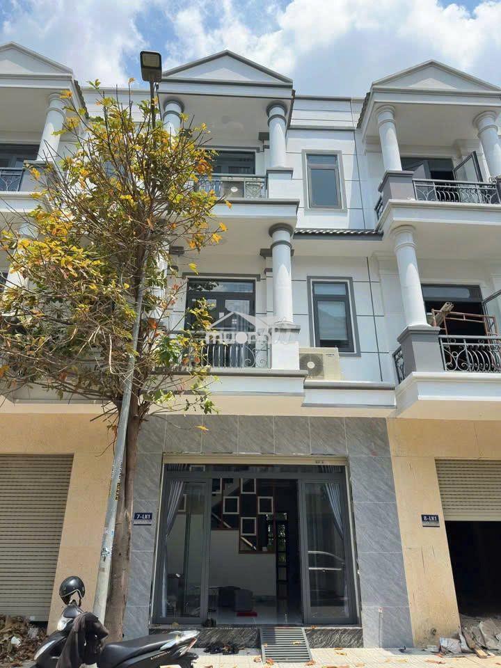 Cần bán căn nhà 1 trệt 2 lầu gần vsip3 , tân uyên , bình dương 