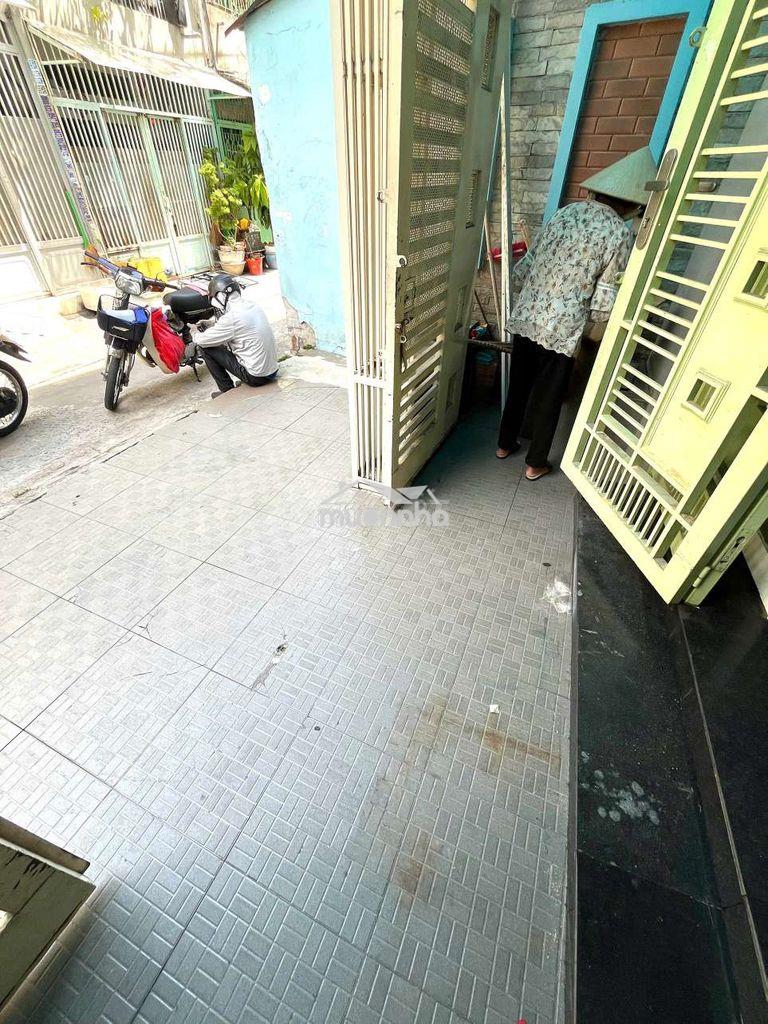 Nhà cho thuê hẻm xe hơi q11 giá 10tr còn thương lượng cọc 1 

