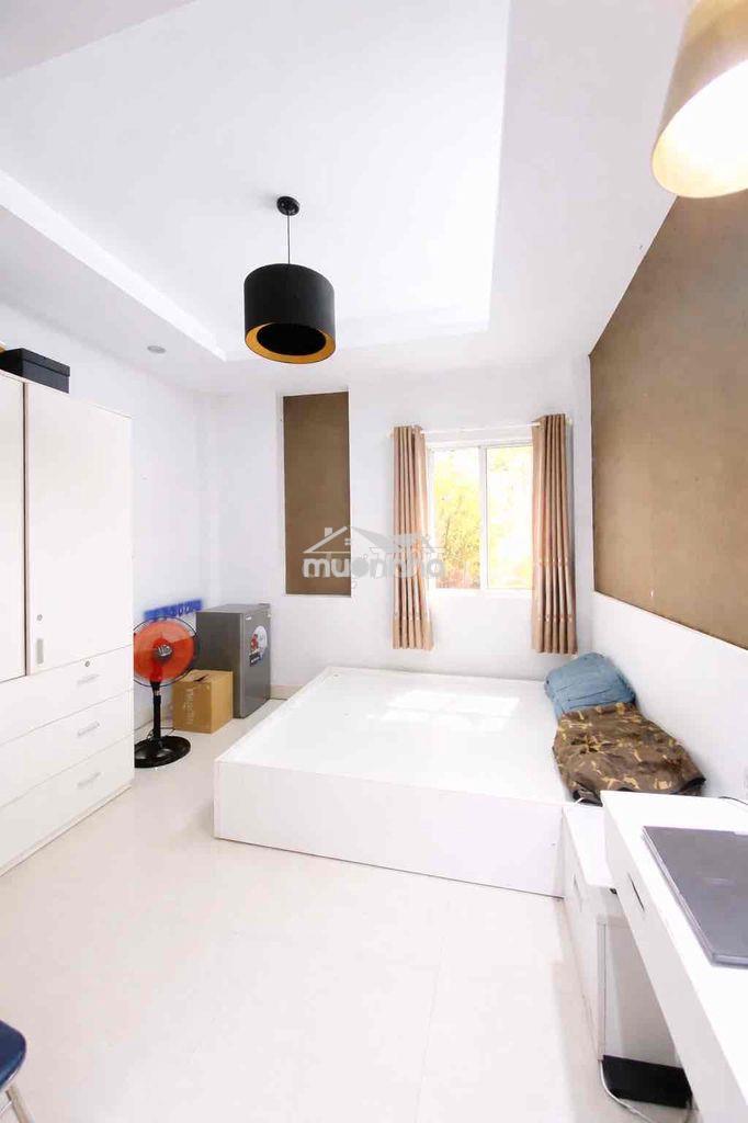 Phòng cửa sổ trời sạch đẹp