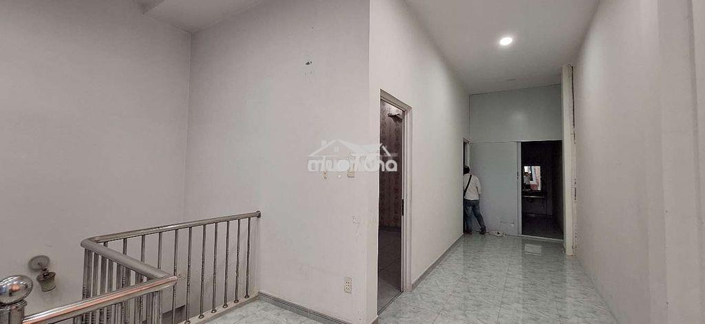 Cho thuê nhà 1 trệt 1 lầu , 3pn. đường gs18. p. dĩ an, giá 10 triệu/th - 4
