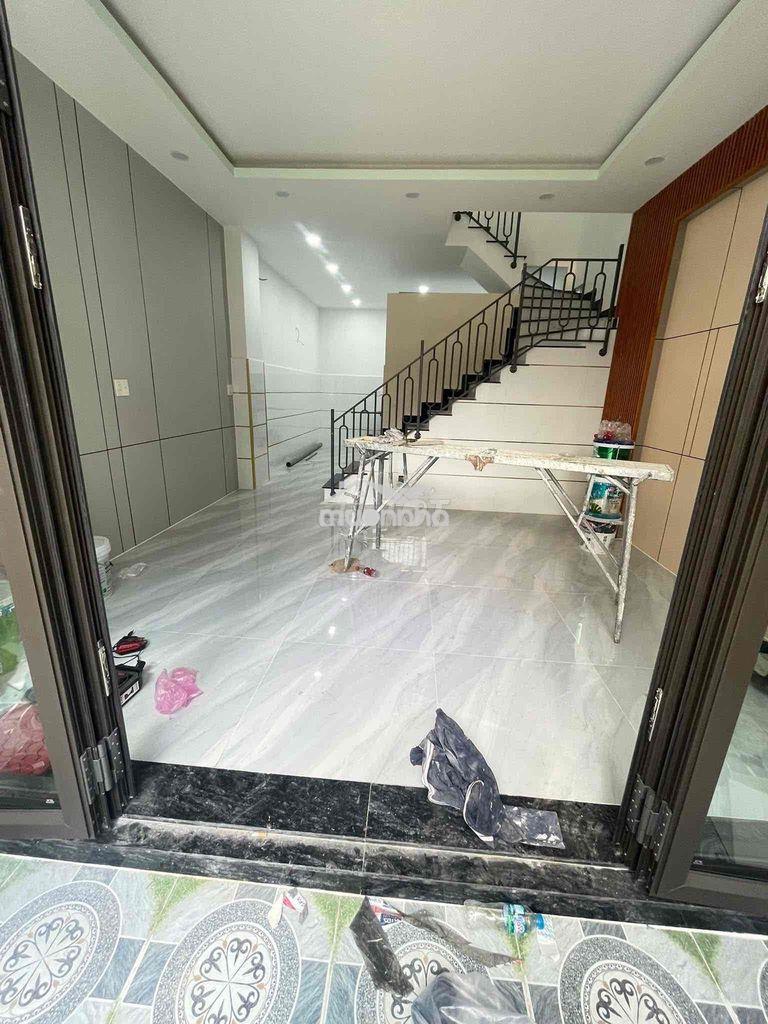 Cho thuê nguyên căn ngã tư phú nhuận trệt 3 lầu