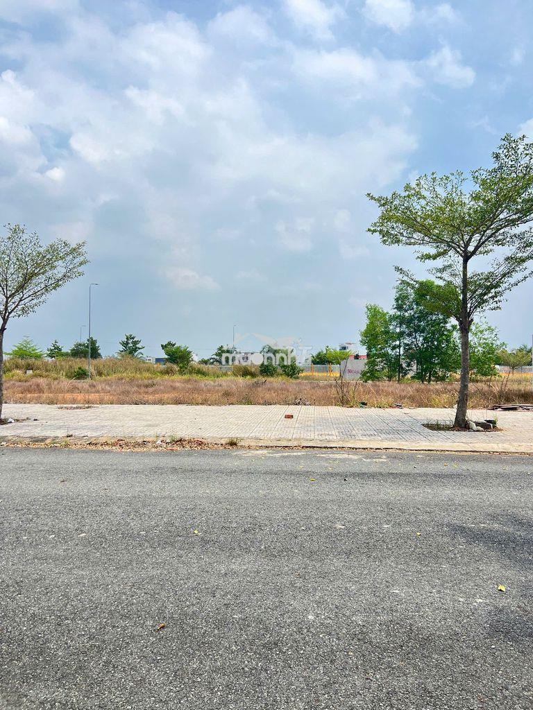Nền đất view kênh, sở hữu 2 vỉa hè lên đến 12m siêu vip. chủ bán gấp - 2