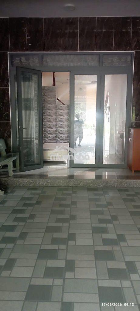 Nhà nguyên căn có 4 phòng ngủ, 3 tolet, 1 phòng bếp, một gara để xe - 3