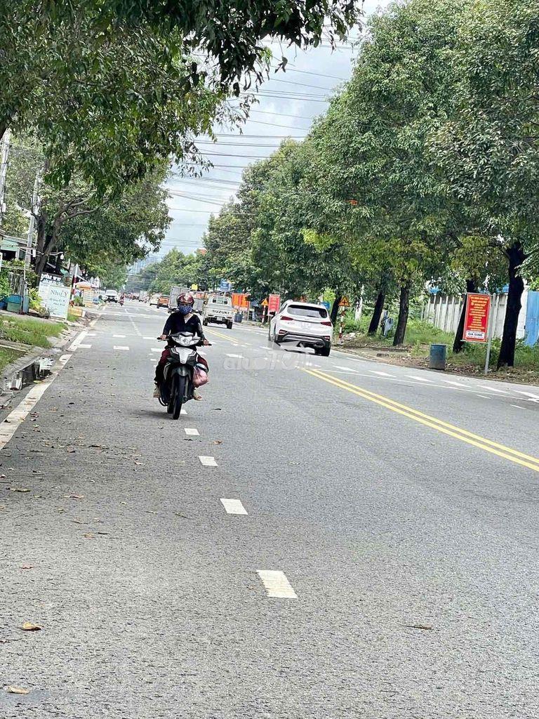 Giảm 500tr bán nhà 1 trệt 2 lầu gần tp mới bìn dương