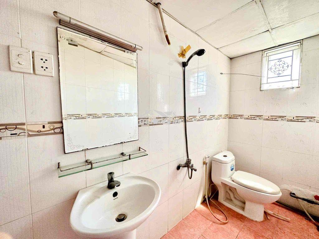 Phòng trọ sinh viên quận 12 gần đại học nguyễn tất thành có máy lạnh - 4