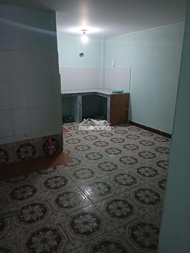 Nhà đối diện phần mềm quan trung mới sơn sửa lại - 3