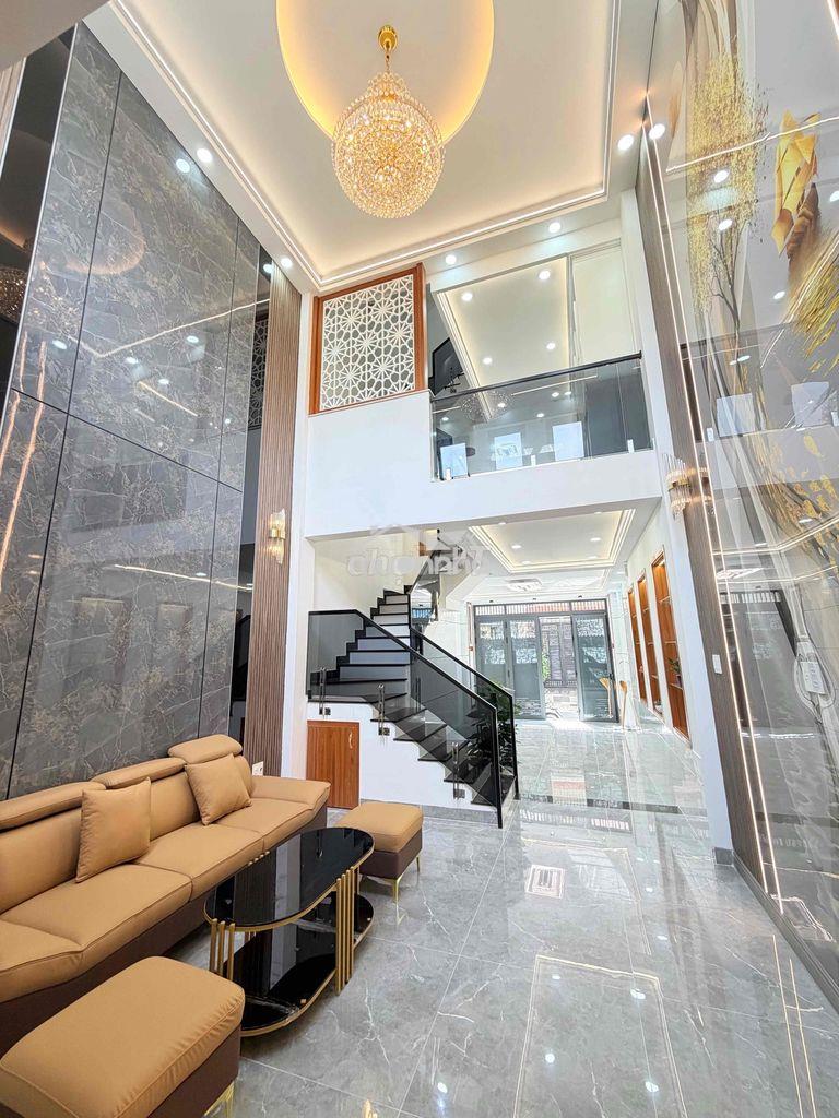 Bán nhà mới 3 lầu ngay cổng vạn phúc city