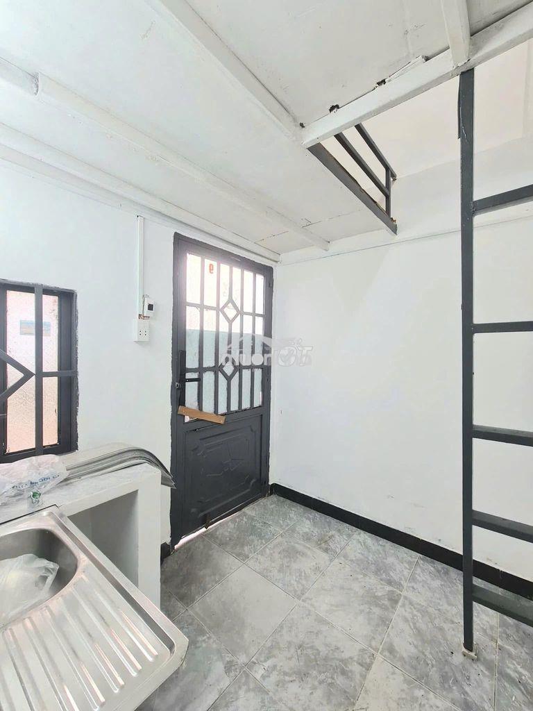 Phòng cho thuê trệt, gác cao m8, cửa số thoáng mát nguyễn văn đậu,bt