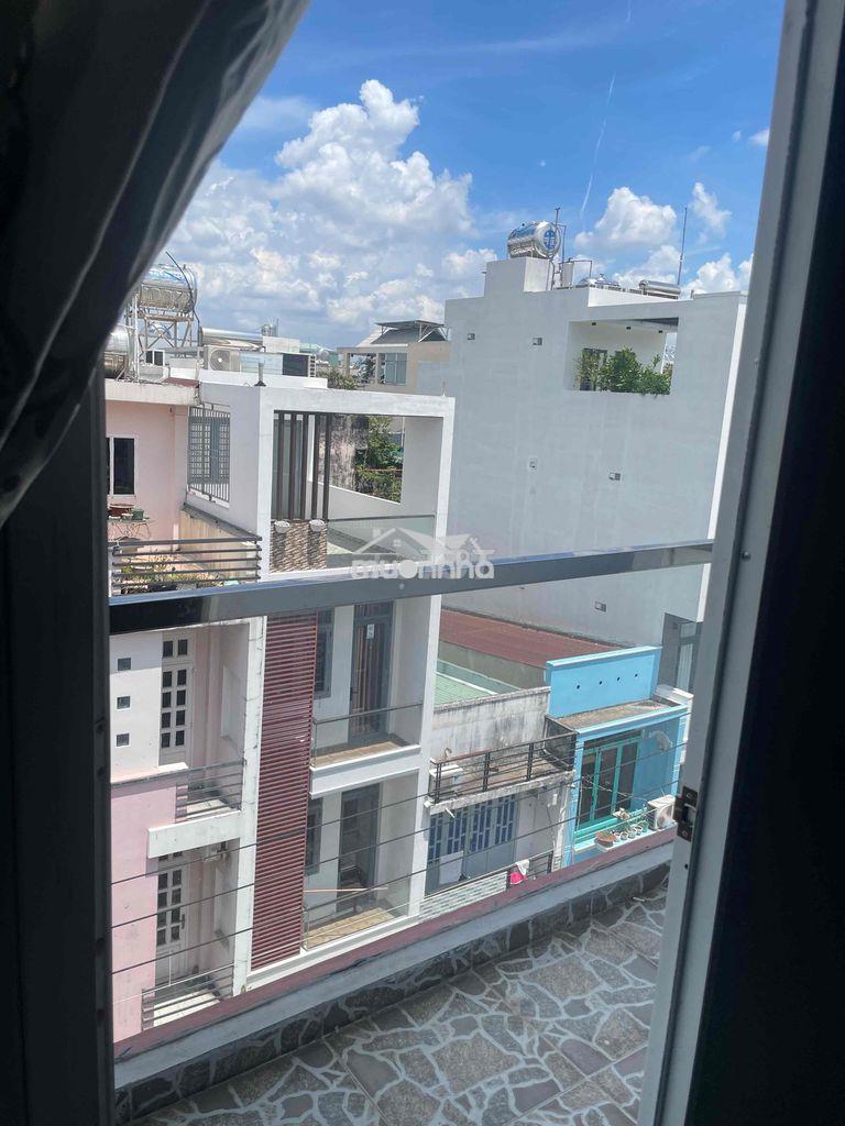 Phòng ngay metro binh phú q6. phòng có ban công.