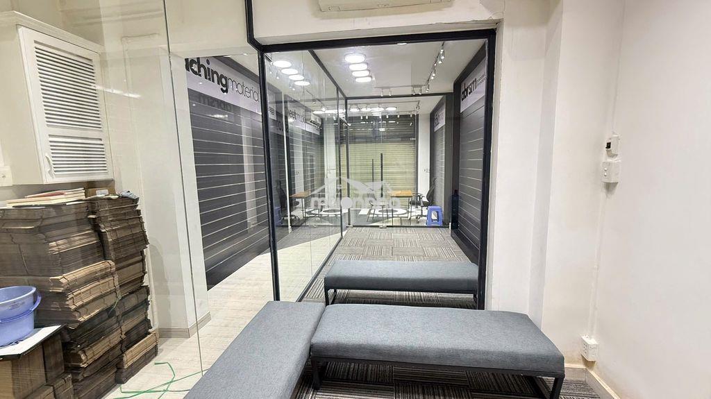 Cho thuê mặt bằng quận 1 setup sẵn, lối đi riêng, dọn vào là làm ngay - 4