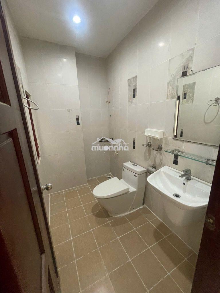 - Giá 3.5tr - có bếp , cửa sổ trời , rộng , thoáng mát - 4