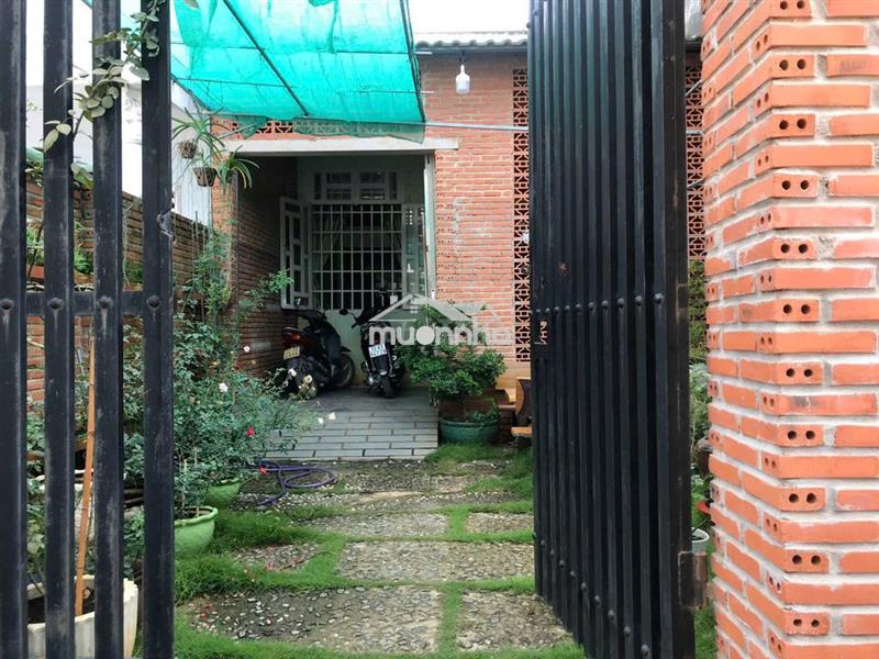 Hàng hiếm! nhà 100m² mặt tiền 5m, đường 8m giá chỉ 2 tỷ 7x tại tp hcm