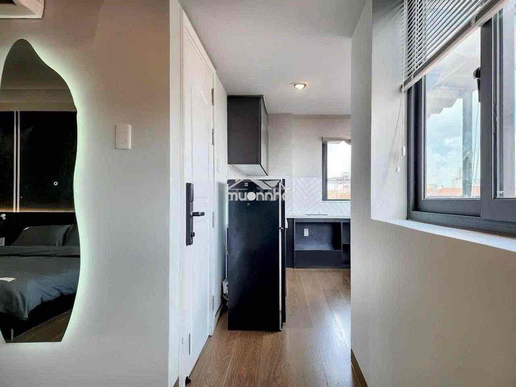 Căn hộ dịch vụ studio sang trọng - kính kịch trần view thoáng - 4